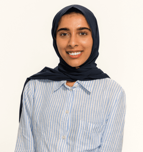 Aamna Aamna A.'s professional headshot paired with her quote testimonial focused on working as an intern.